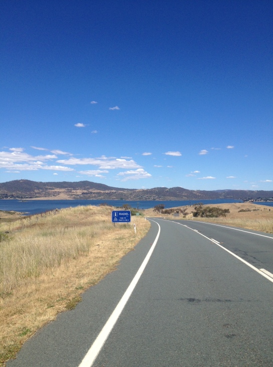 The descent into Jindy is awesome and is a great reward after all that climbing. spectacular views of the lake too. 